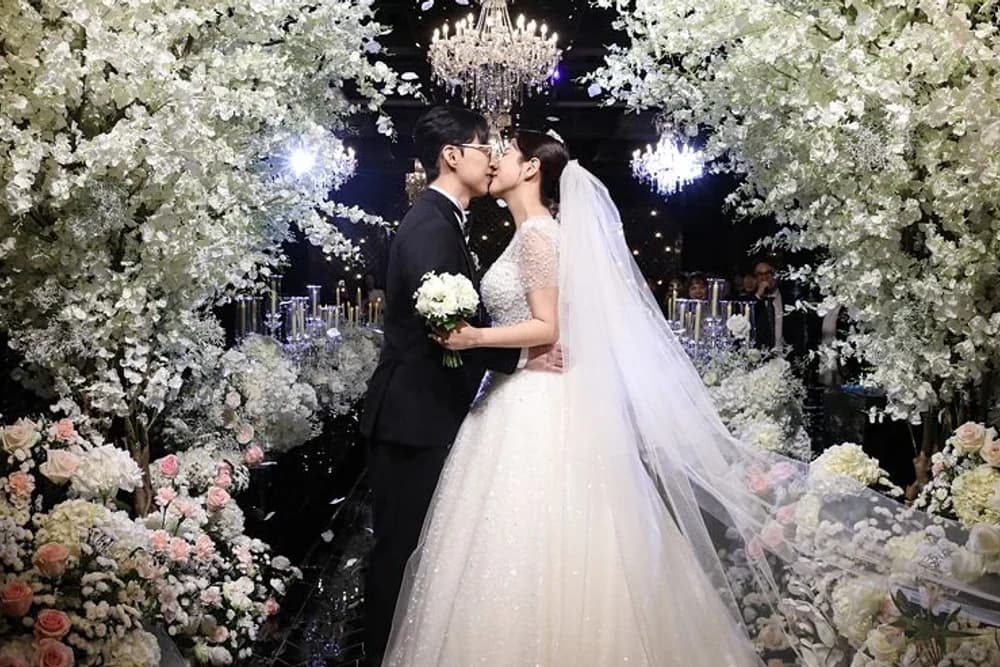 강동 KDW웨딩홀에서 촬영한 마리안웨딩 본식스냅 사진 1